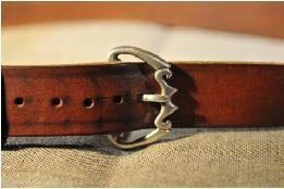 ceinture en cuir avec boucle en fer